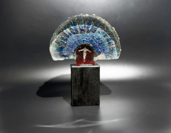 A fan-shaped sculpture in glass on a rectangular base called Anima Mundi landscape by Teresa Chlapowski. 